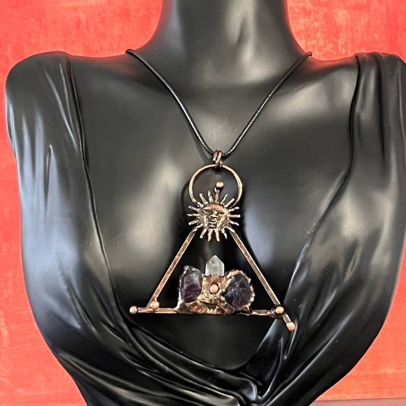 The Solar Alchemist: A Celestial Amethyst & Quartz Talisman - Picture 2 of 4